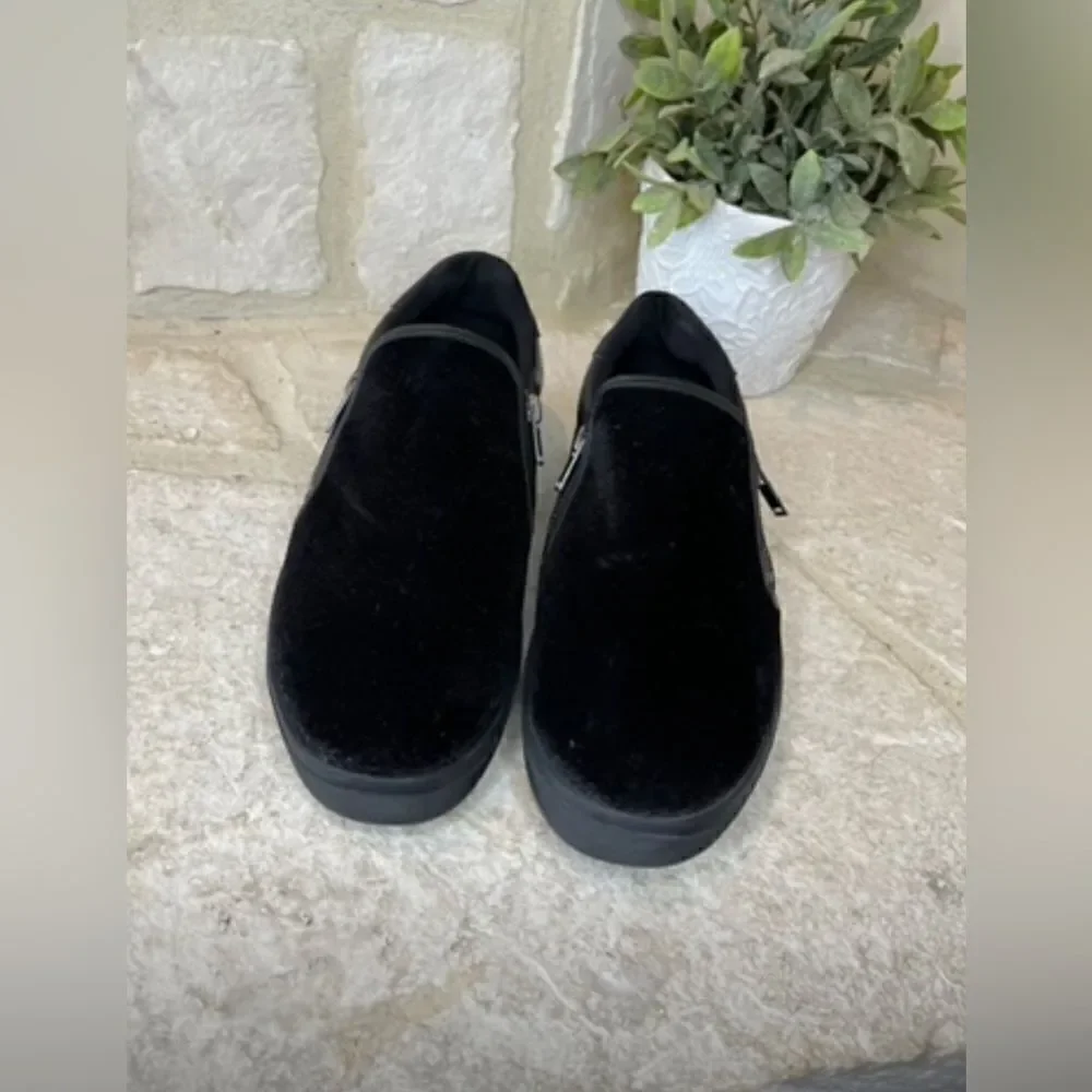 Aldo black on black slip on sneakers sz 9
